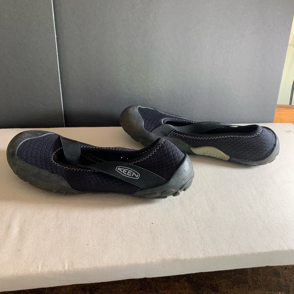 Keen Roatan Slip On Water Shoes Ballet Flats W Size 7 Black Neoprene Cross Strap